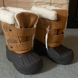 Snow boots